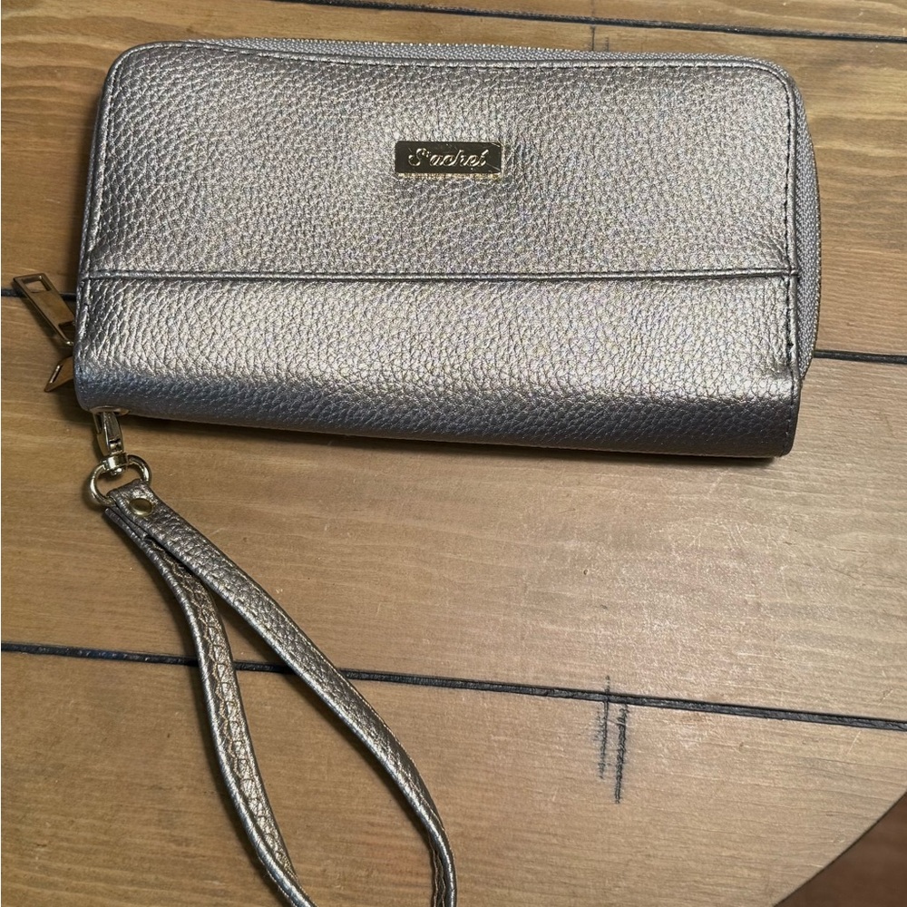 S’achei Metallic Wristlet Clutch-EUC